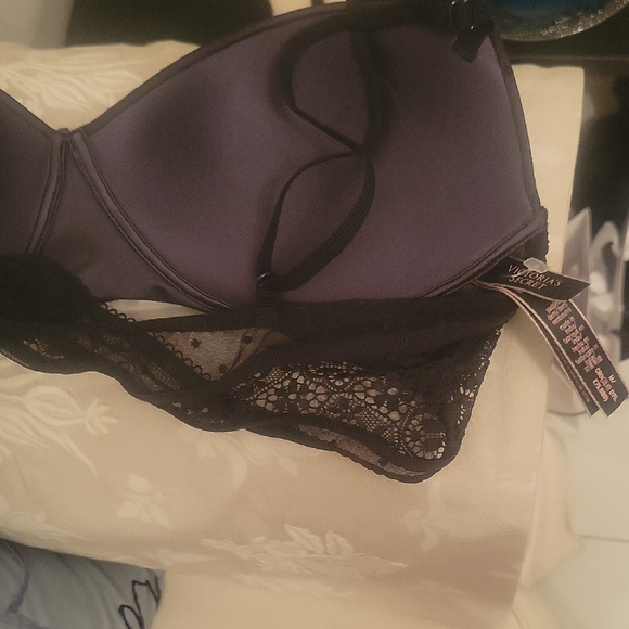 Victoria's Secret Elegant Black Lace Bra - Picture 4 of 5